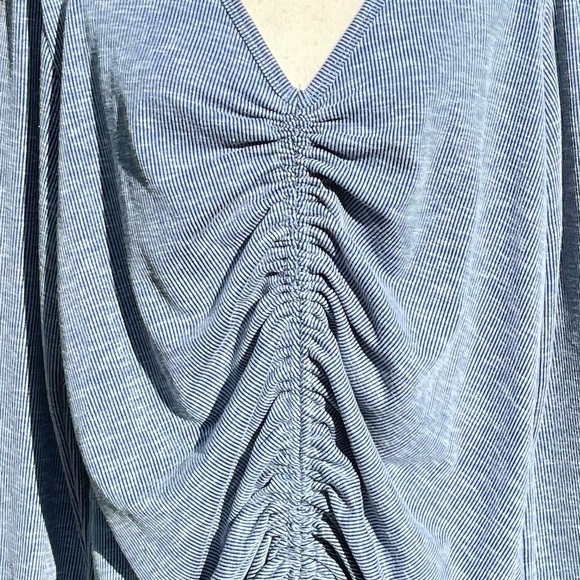 NWOT Acting Pro Adjustable Cinched/Ruched Tie Front V-neck Pinstripe Top - Picture 5 of 16